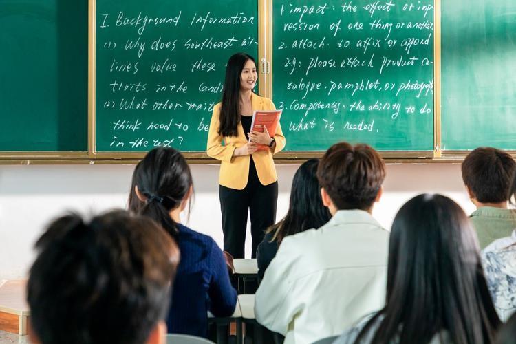 为什么众人支持将英语降为一门选学科目？

说白了，英语这门学科的实际价值与其主科