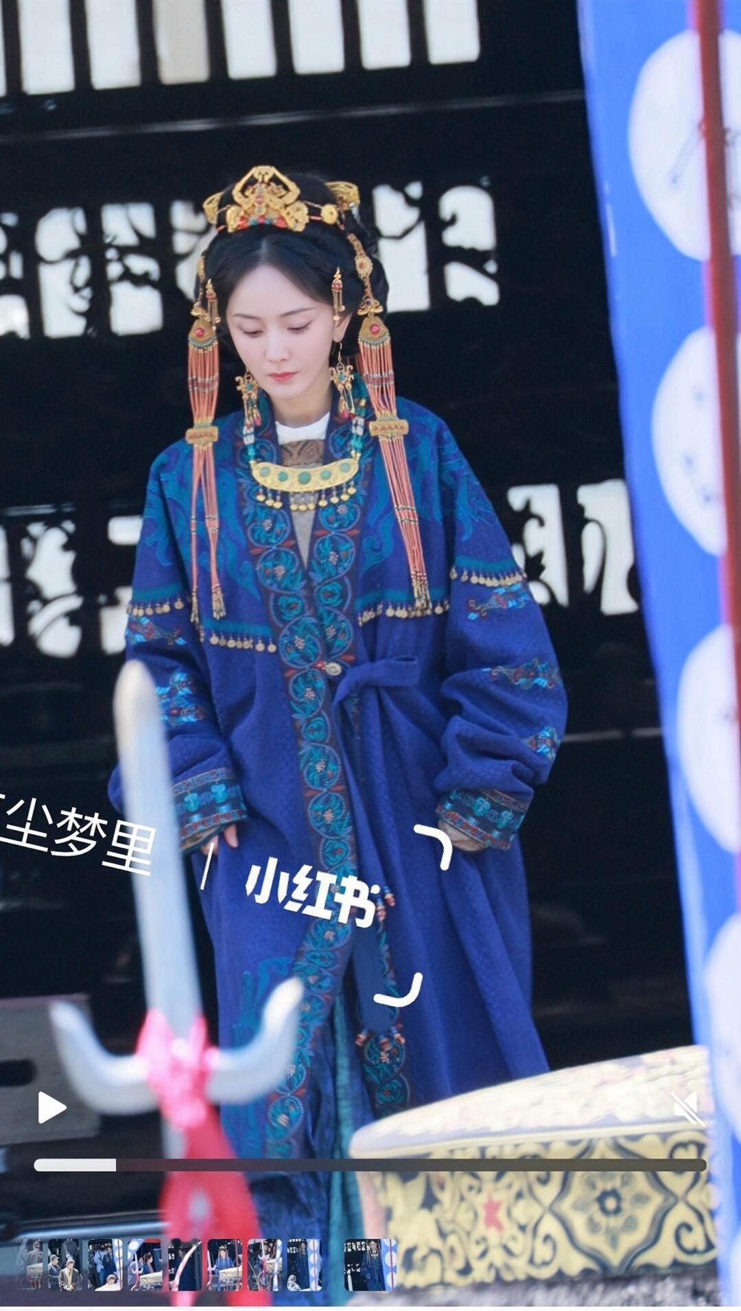 杨幂冯湮儿江山大同 今天湮儿解锁新皮肤了是皇后！好贵气一身！ 