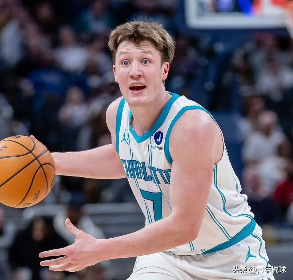 最佳新秀最大热门易主！

今天，NBA官方公布了二月份最佳新秀，黄蜂队的克尼普尔