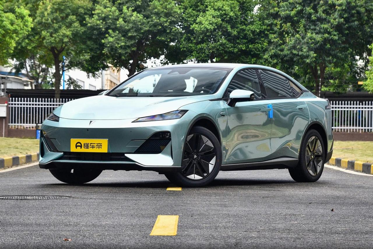 别猜了，L3级首张牌照的车型是深蓝SL03。

之前还有人分析，首先排除的就是S