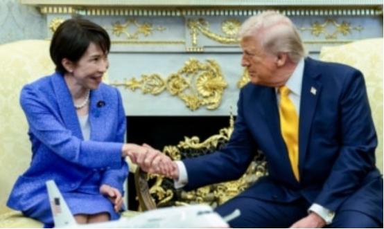 日本国运真要完蛋了？特朗普喊出“不惜一切代价”帮日本稳住日元，但前面还得加一句“