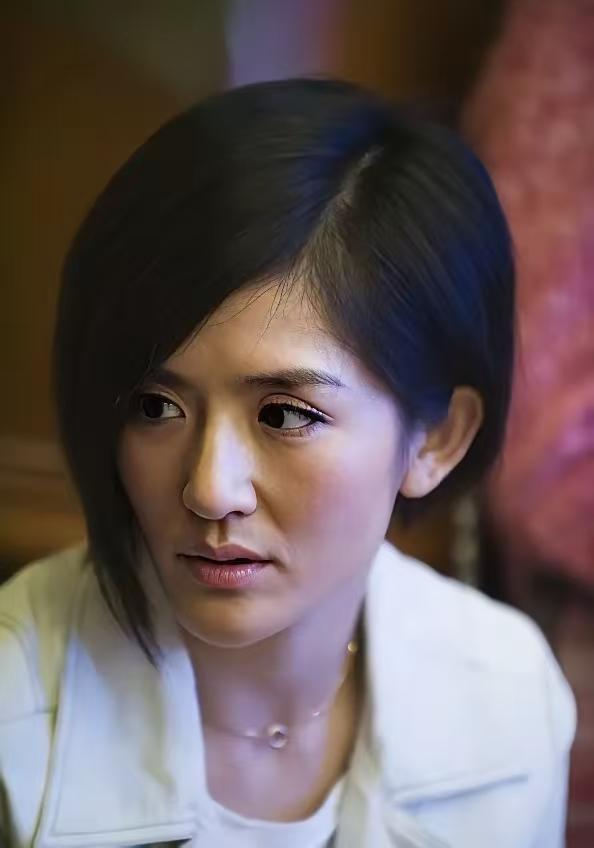 一次，谢娜在包文婧那借了3万澳元，后来还给她3万人民币。她是否装糊涂？澳元和人民