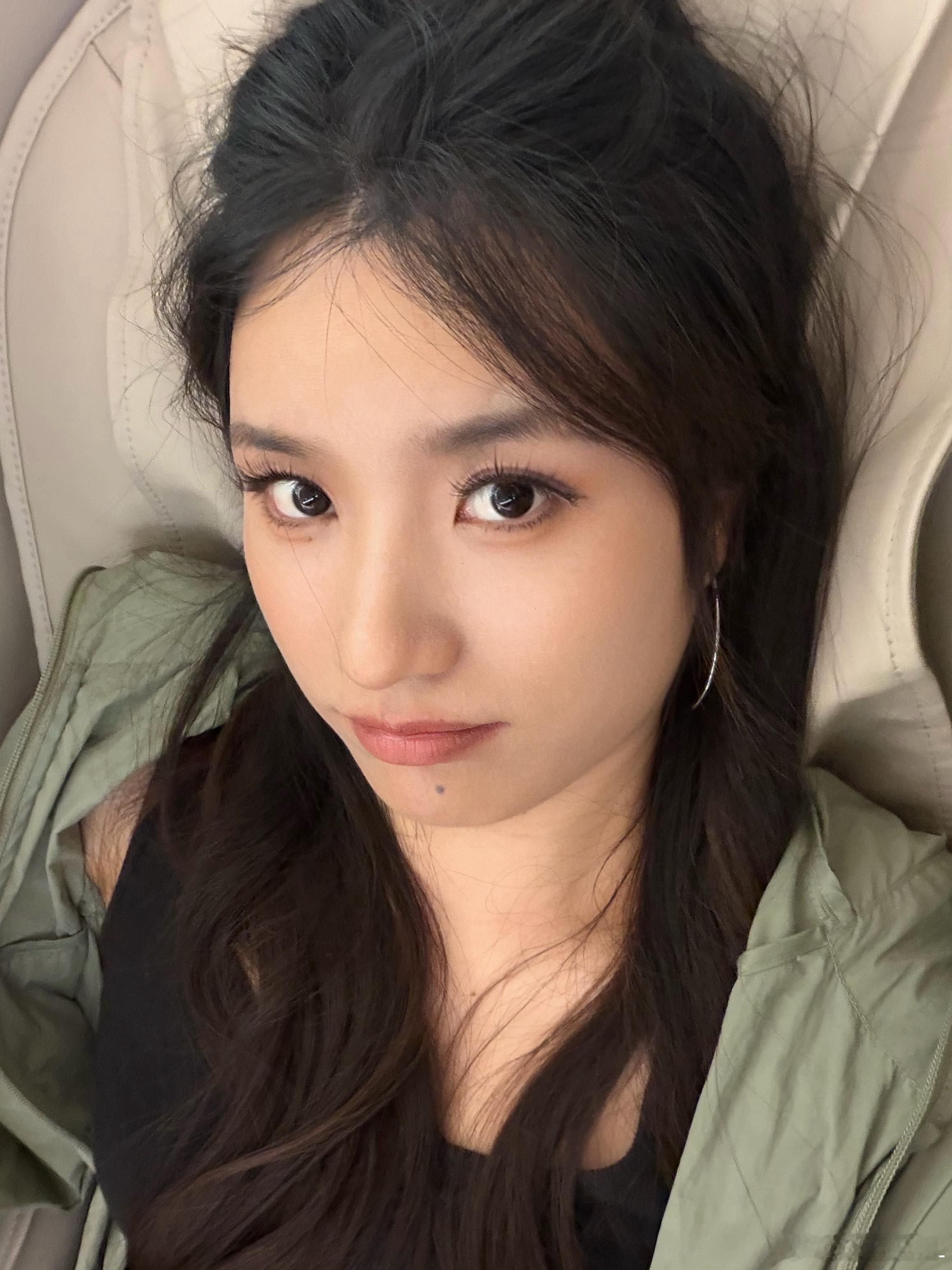 害，又又又又……延误了……夏天飞广州就没有几次准点的……来南航休息室蹭吃蹭喝蹭按