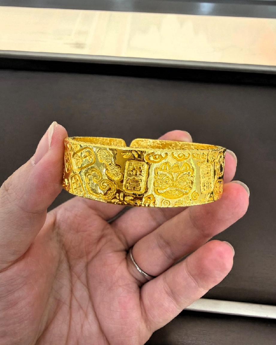 持有大量黄金的人，
现在已经彻底的破防了吧！

7月22日大盘金价直接就涨到90