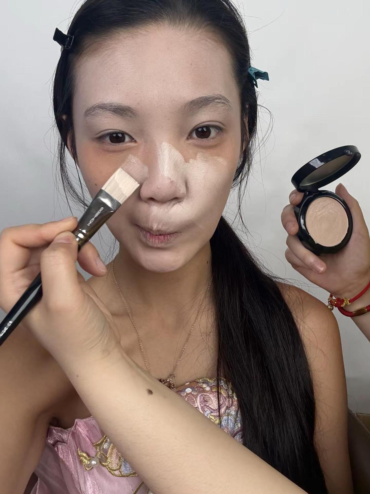 4月份的洛阳真的会被花海包围 洛阳 汉服 妆造 反差