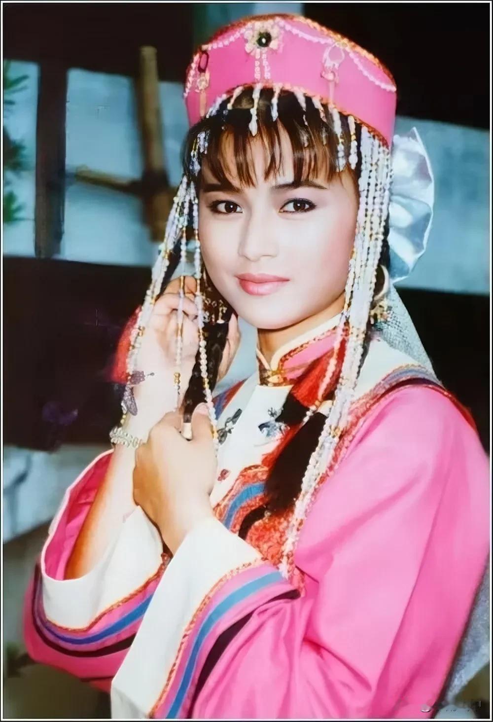 1987年，无线电视台和亚洲电视台同时拍《成吉思汗》。无线版女主是谢宁和刘美娟。