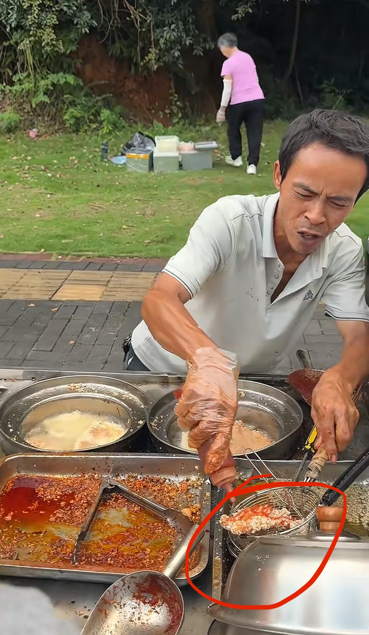 鸡排哥这个人
根本经不起深挖，
因为一查就能发现....

有网友纷纷表示：
