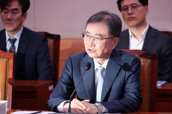 李在明很聪明，在中美之间做平衡。朝鲜有一句老话：鲸斗殃虾。作为一只小虾米，李在明