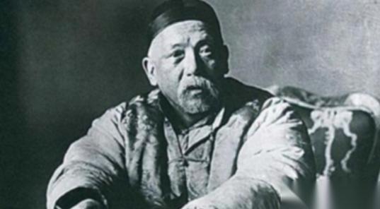 民国时期，据袁世凯贴身侍卫陶树德回忆：袁世凯每天5点起床后，先喝鸡汤、牛肉汤开胃
