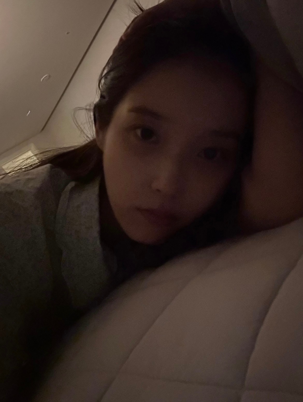 260801 IU berriz更新 八月啦！！！ 😍😍 我在准备上班！Ua