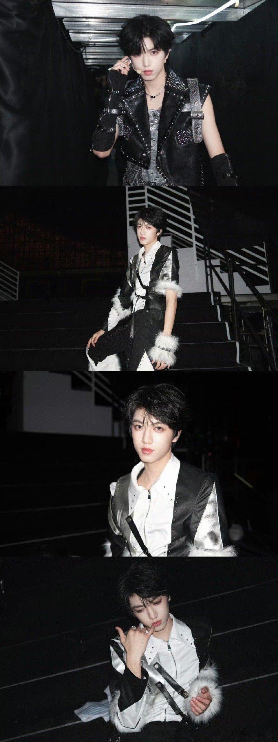 TF家族张桂源重庆话教学 张桂源教杨博文重庆话祝福，春晚现场笑声不断，成员们被方