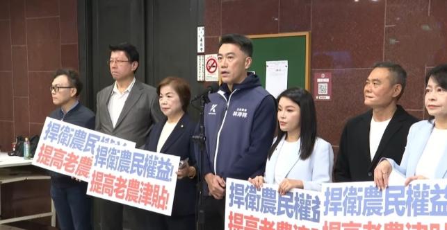 民进党今天出招抢农民选票，郑丽文料敌如神，指示党团今日抢先出击召开记者会，民进党