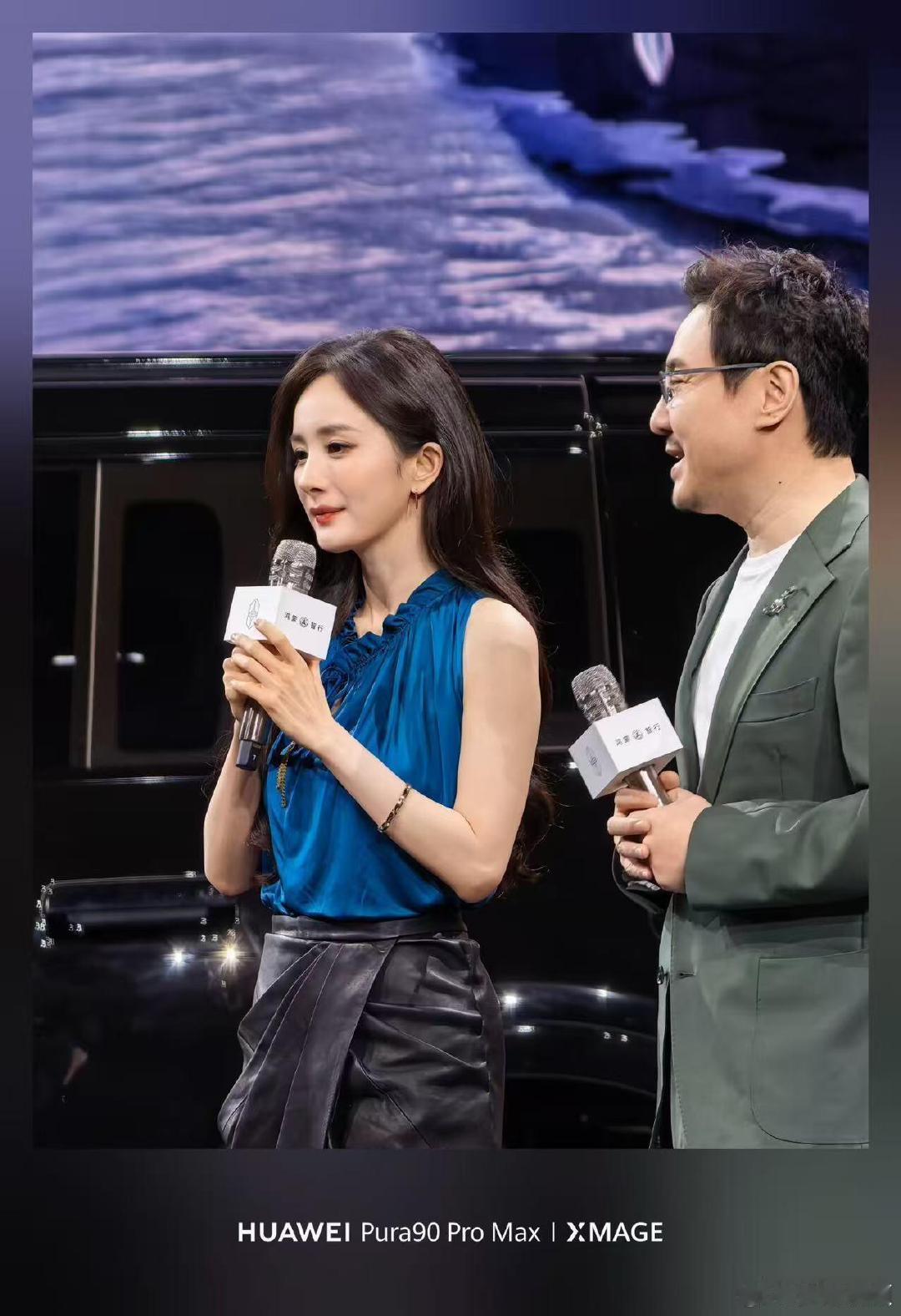 杨幂一路小跑赶上了沈腾沈腾你又不等杨幂沈腾又开启不等人模式，杨幂跟观众打完招呼，