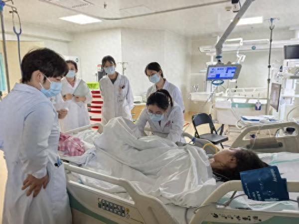 真的太感谢湘雅医院的所有医护了，要是没来这里，我家孩子肯定没救了……5月9日报道