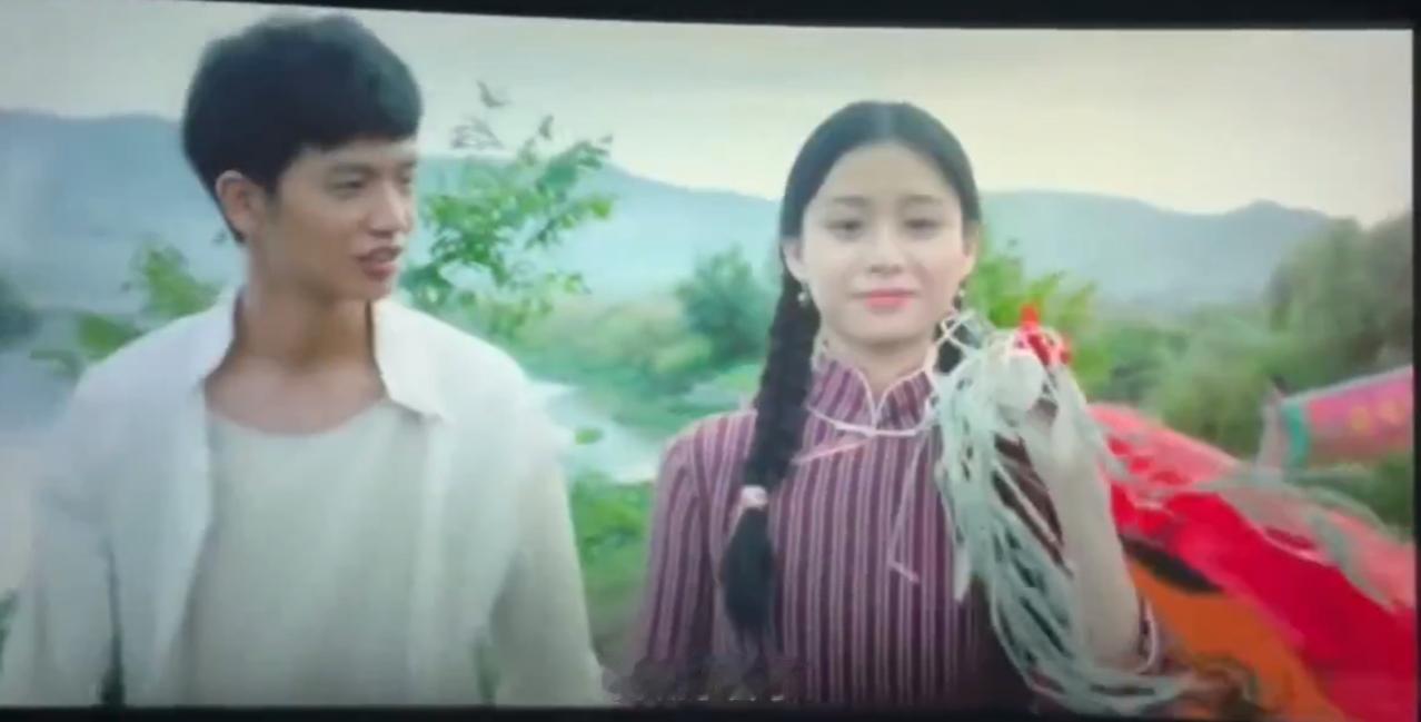 我在手机屏幕前看完了《给阿嬷的情书》，忍不住再写一写这部电影的观后感。

电影中