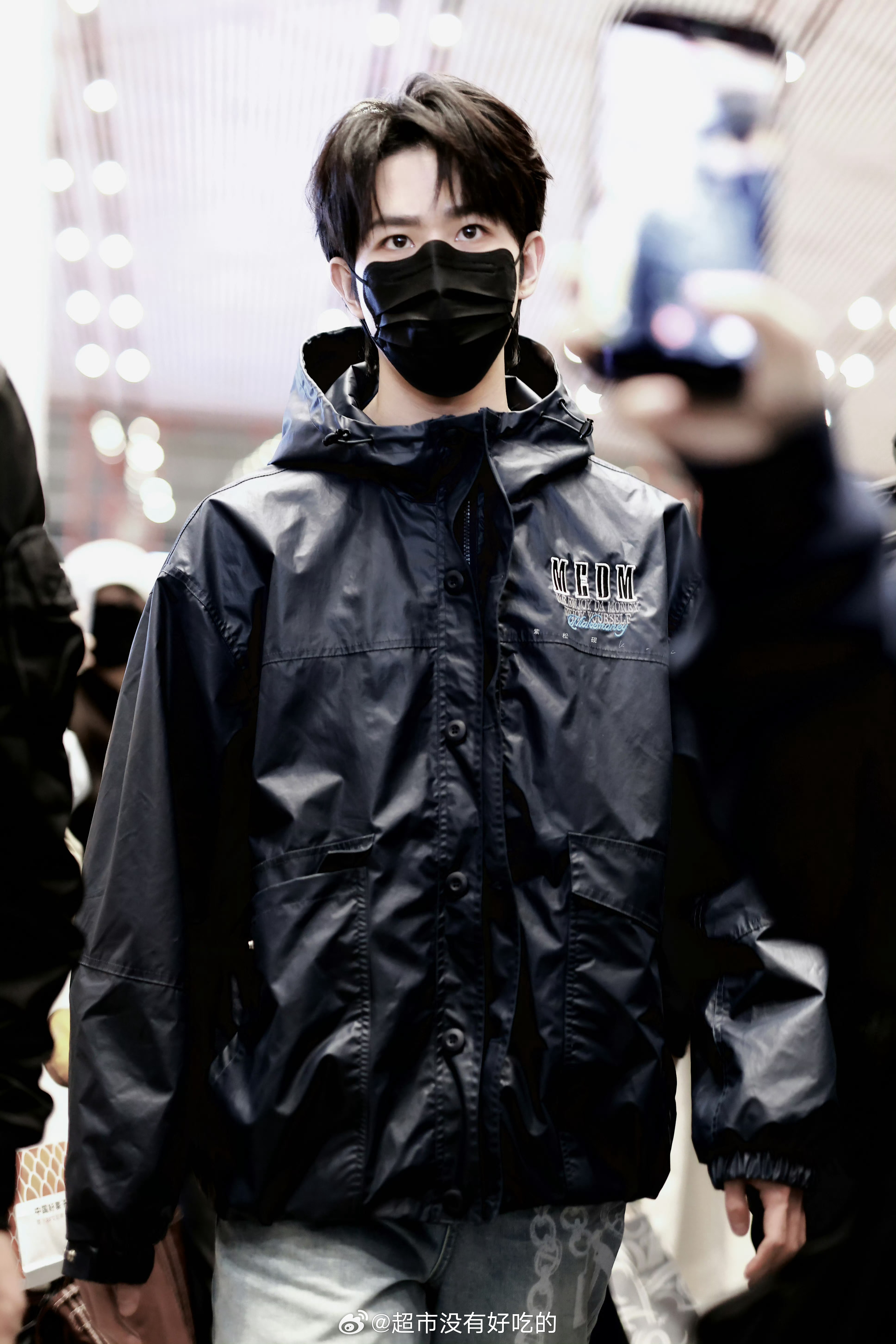 田嘉瑞北京出发饭拍连轴转的行程辛苦了又要回横店做回云九川了，帅哥起落平安田嘉瑞田