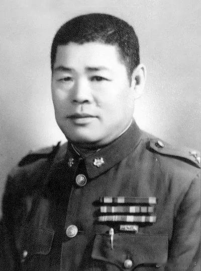 汤恩伯在血战台儿庄的真实表现如何？
有一部老电影《血战台儿庄》在海峡两岸都很有名