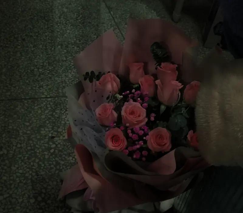 两性关系里，很多男人以为女人要的是钱、房子和包包，其实大错特错。女人真正需要的，