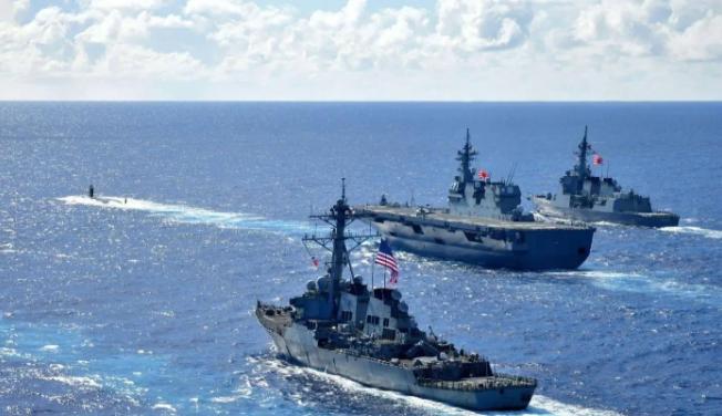 日本军舰刚穿完台湾海峡，不少人以为这不过是例行的自由航行秀，顶多换来北京几句抗议