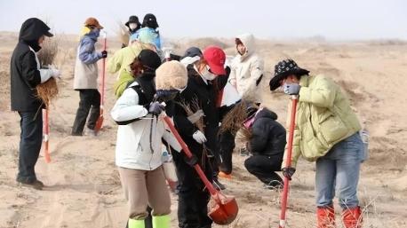 美国专家曾经断言甘肃民勤十年内从地图消失，联合国也说“不适宜人类居住”，可近4万