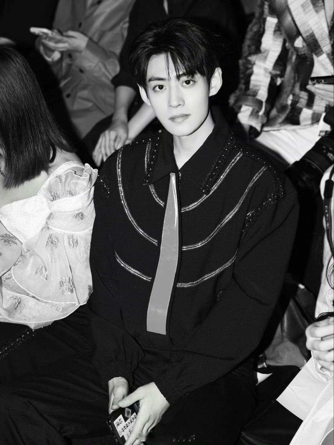 挺会穿搭的看剧的时候就觉得不是很土的现代人 