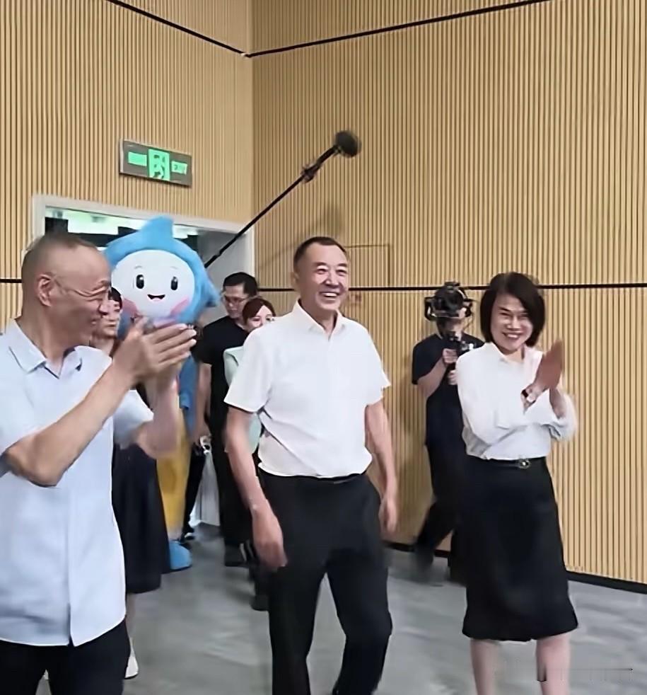 董明珠管理格力技工学校，让人很容易联想到另一位好校长：张桂梅，她是极力劝阻华坪女