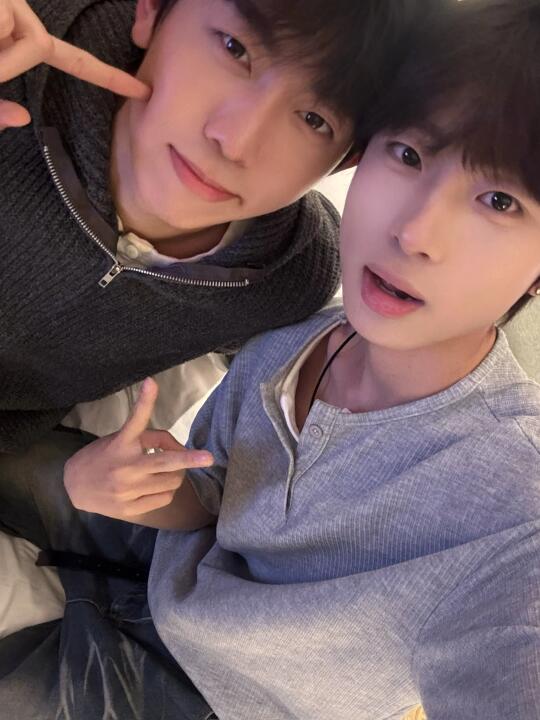 即使我不开心 但见到你我还是会笑