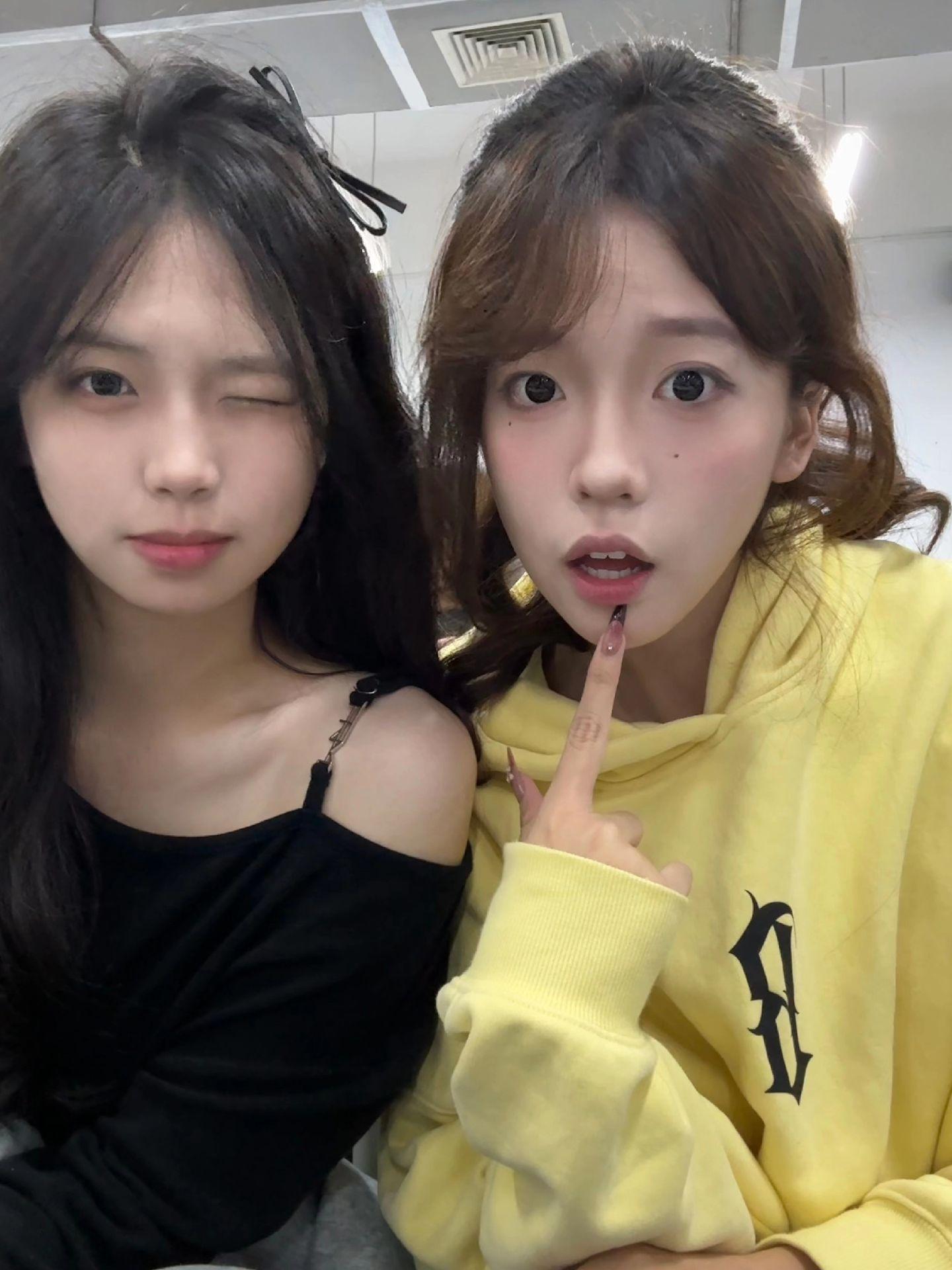 👩‍❤️‍👩