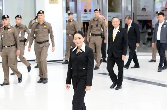 泰国为泰党10月31日开会，一致推选该党议员楚潘·阿蒙维瓦担任新党首。这次换帅，