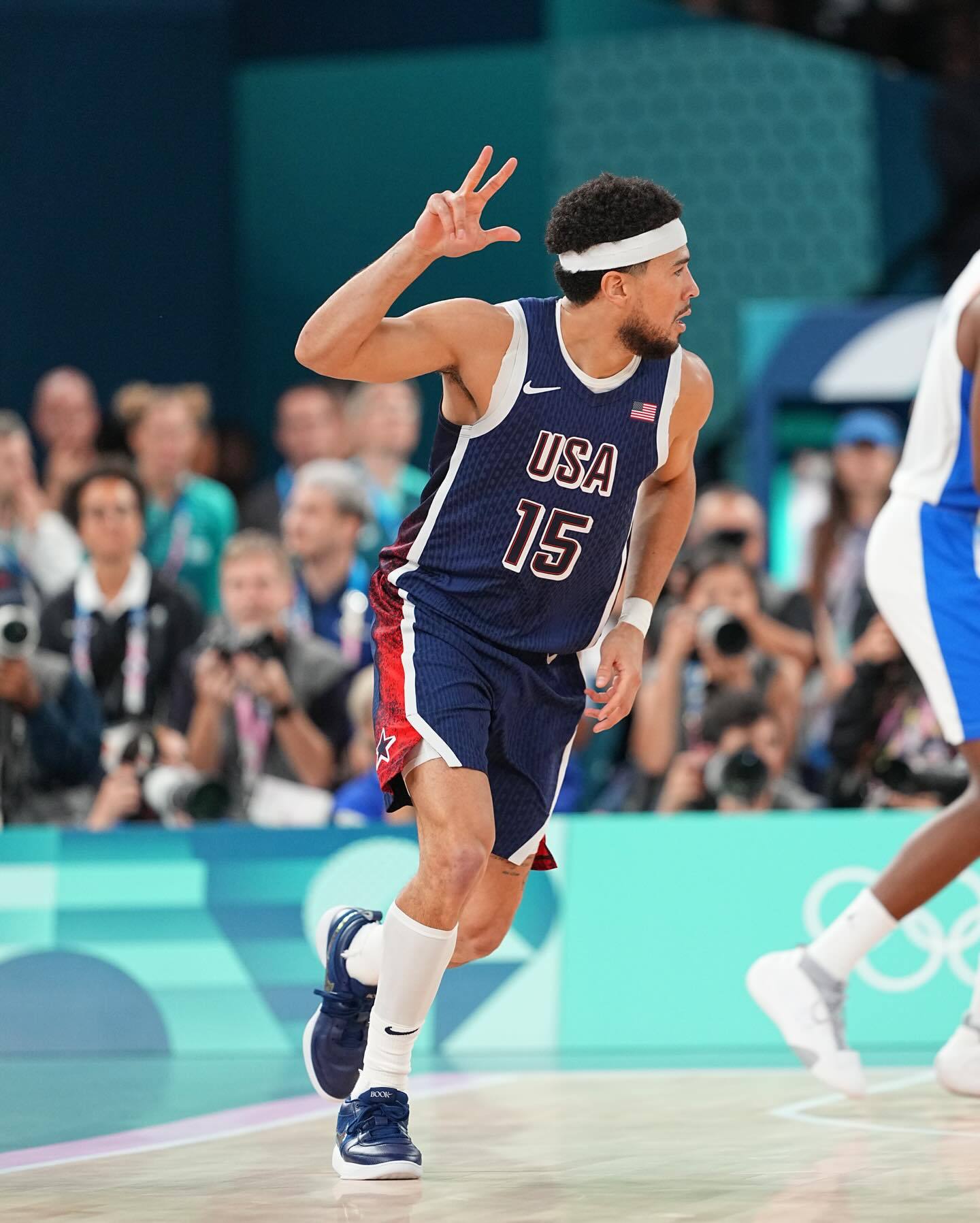 2024 年 8 月 10 日金牌争夺赛成绩：🥇 15 分🥇 6 篮板🥇 