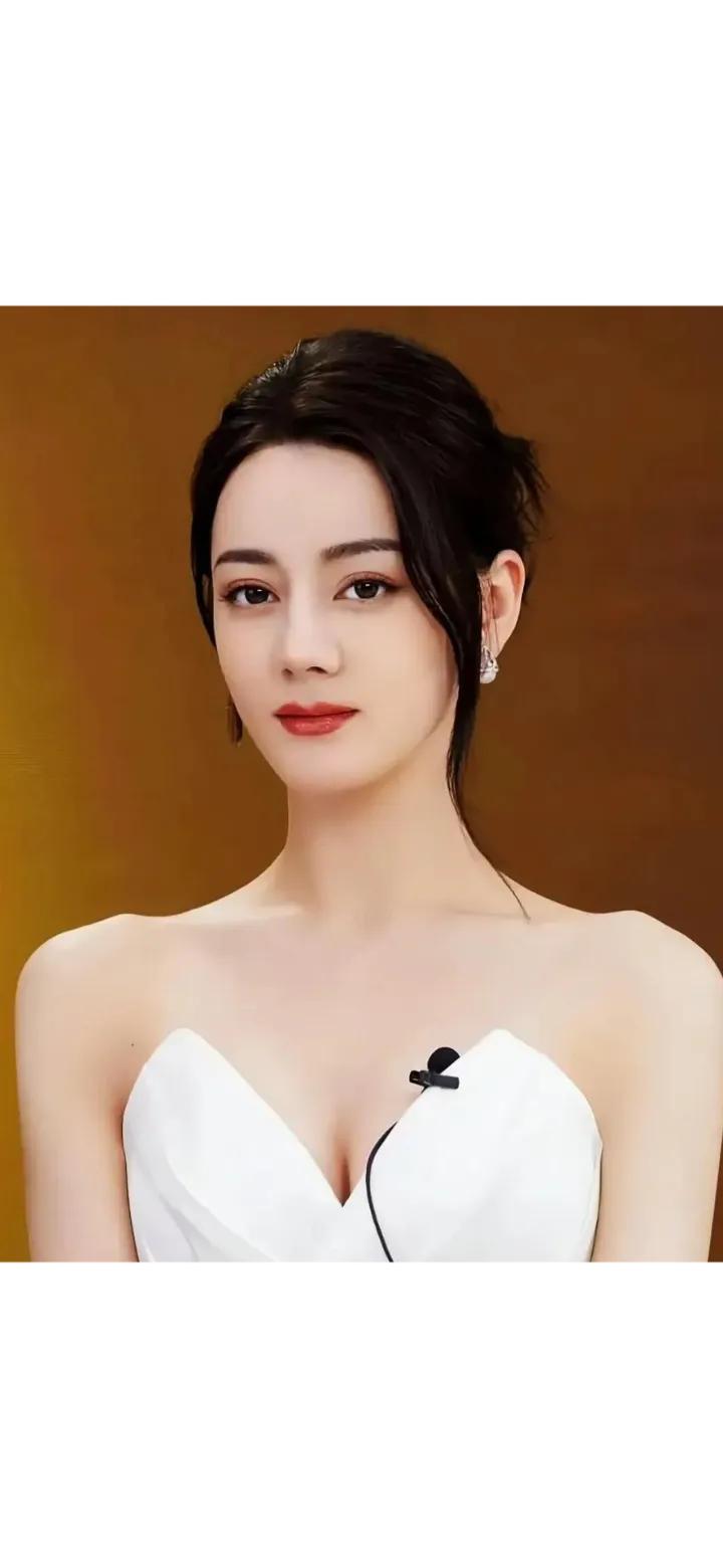 迪丽热巴或将挥别嘉行，未来去向成焦点

在娱乐圈的风云变幻中，迪丽热巴的动向再次