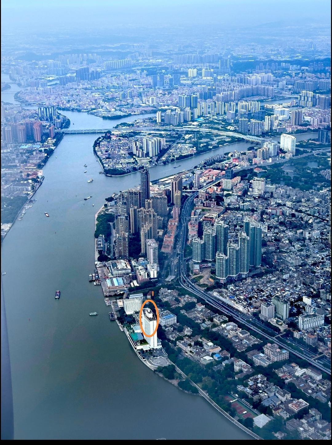 横看成岭侧成峰，这个角度下看某大城市的局部，猜猜看这是哪里？