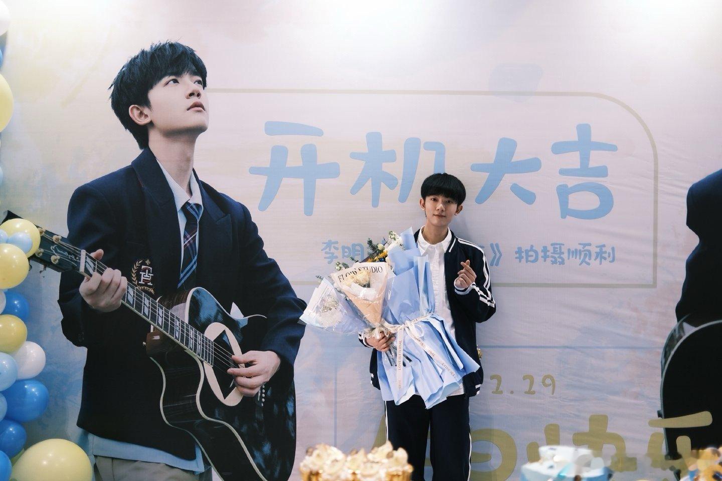 李明德[超话]   行得端坐得直！！！身正不怕影子斜[泪][泪][泪]李明德和黄