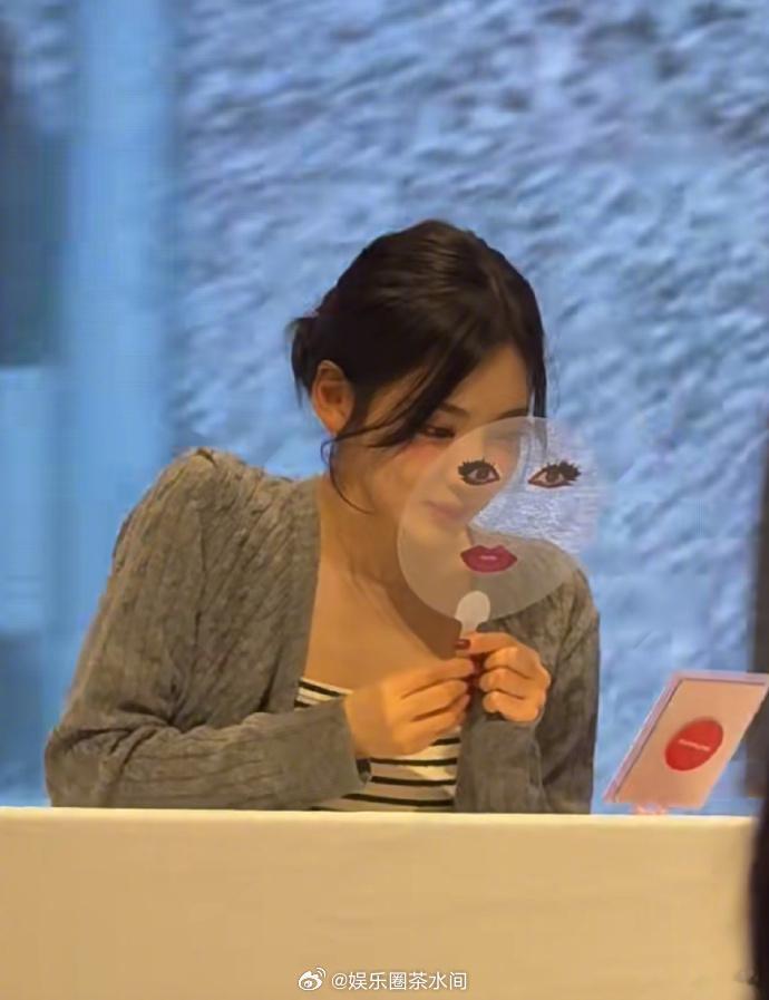 #宁艺卓ladygaga妆容错位图##宁艺卓正是爱玩抽象的年纪# 哈哈哈哈哈哈哈