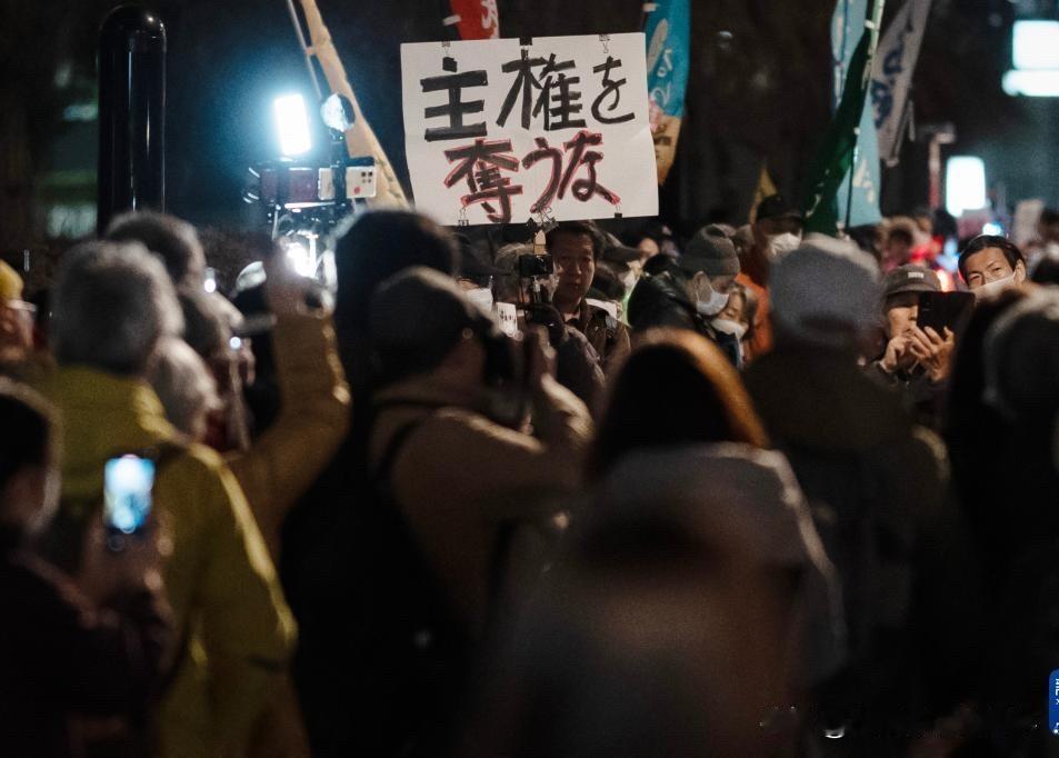 日本屡屡逾越红线，频繁炒作“台湾有事就是日本有事”，不断勾连“台独”势力、干涉台
