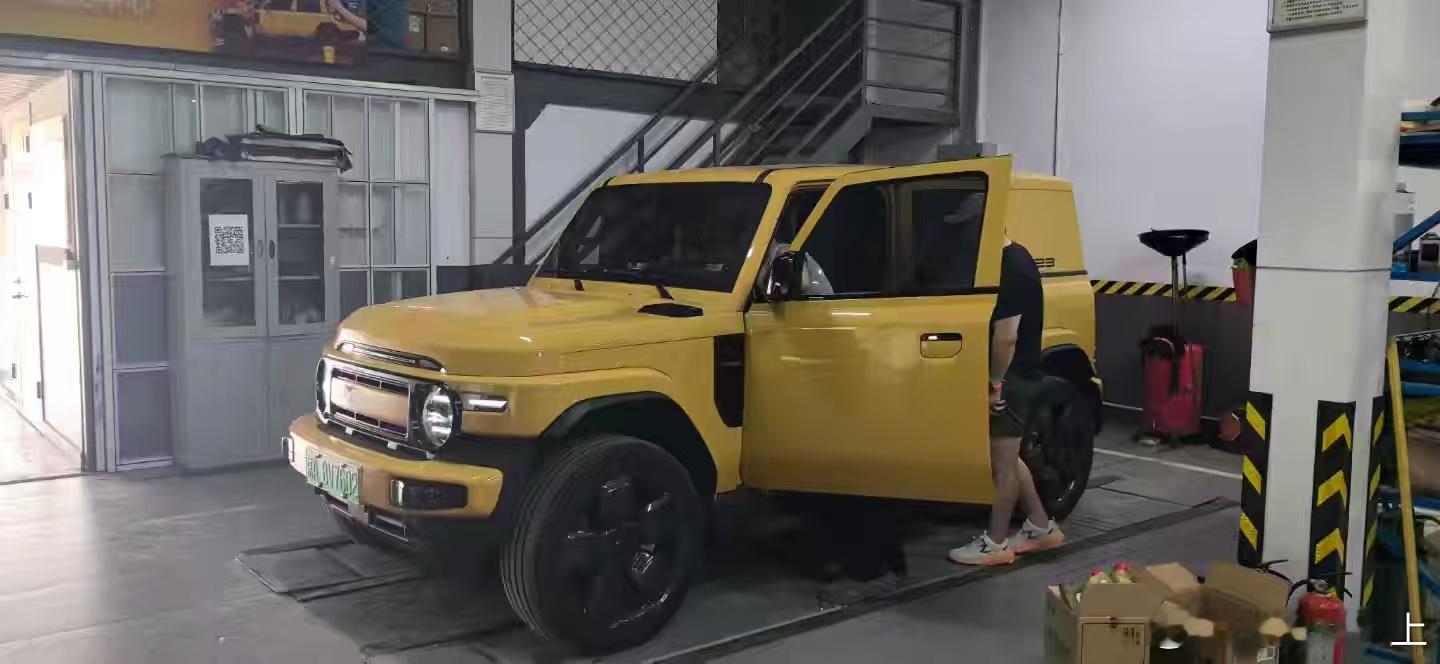 自从发布会之后 我一直没见过活的黄色的V23在车友会群里面说明了这个疑问之后得到