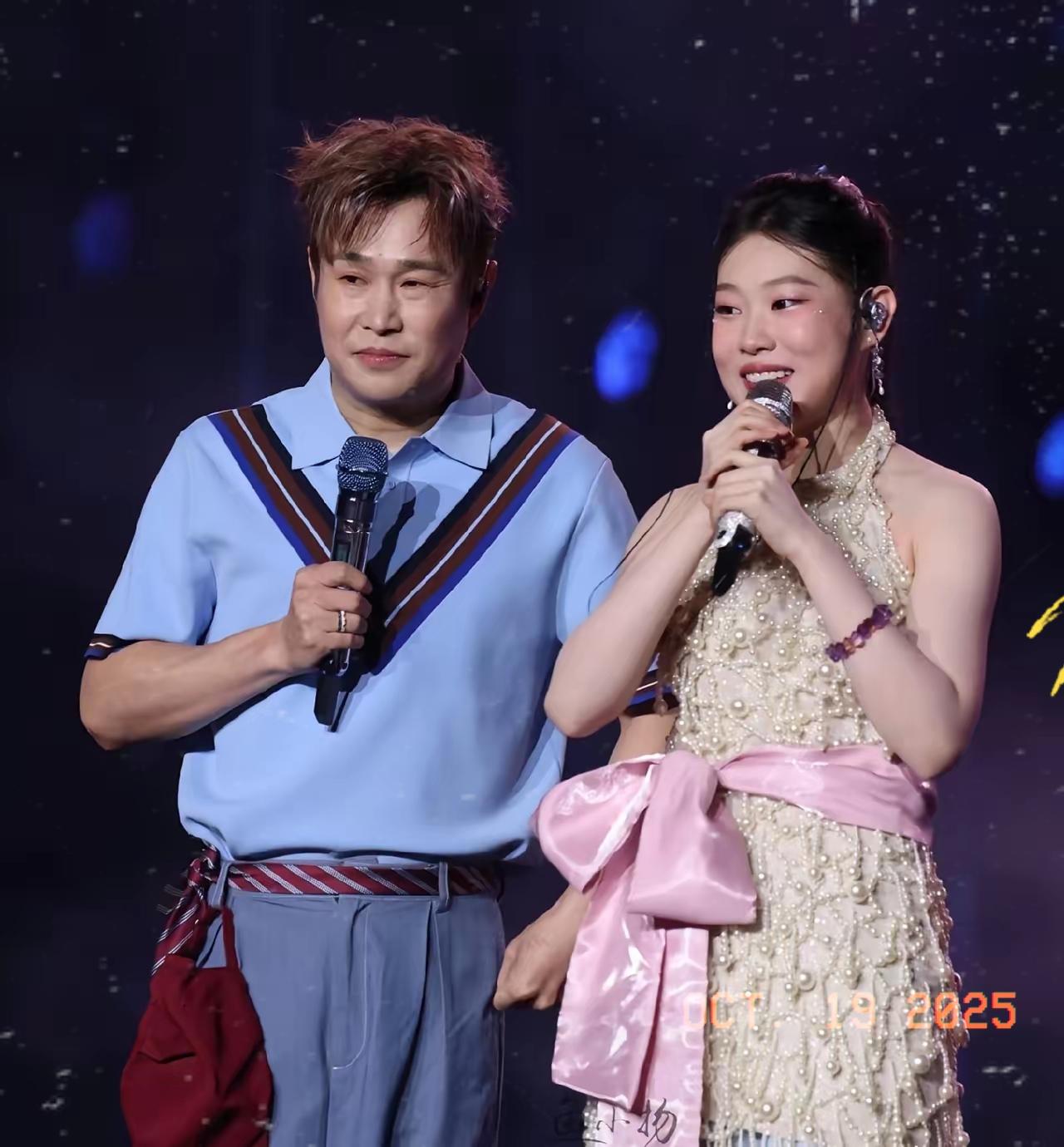 小沈阳女儿音乐节“翻车”却圈粉！清唱救场甜到心巴老父亲笑出褶
 
扬州枣林湾音乐