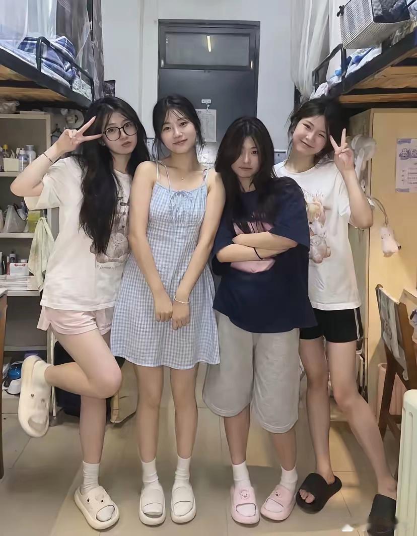 我喜欢穿裙子那个。