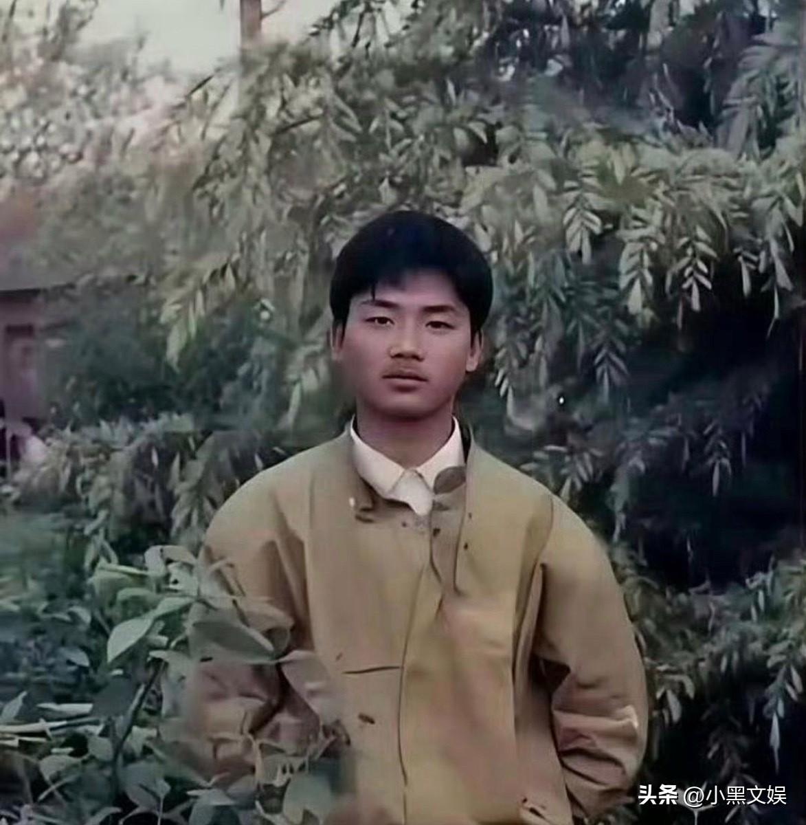 刘强东的18岁VS奶茶妹妹章天泽的18岁。