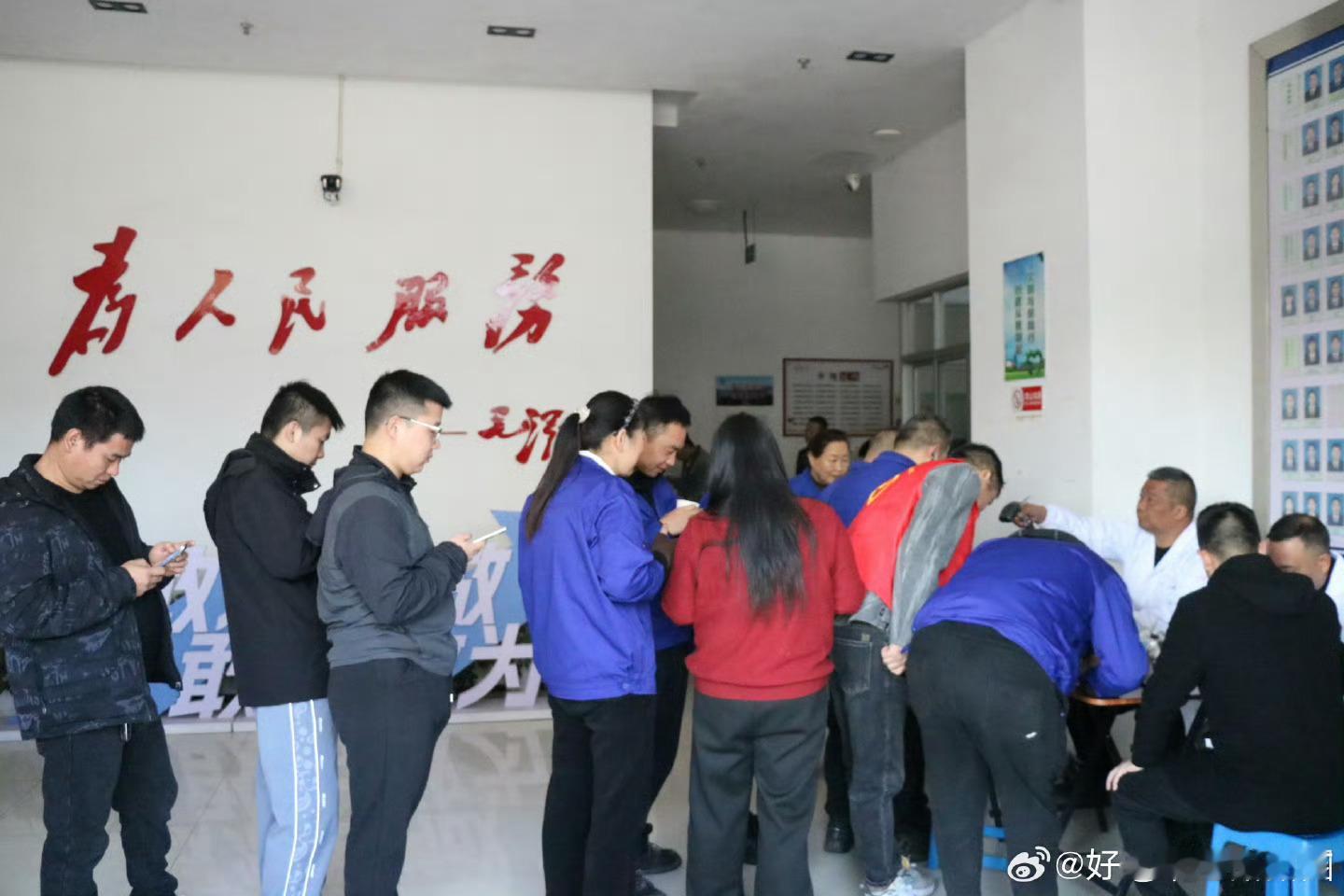 台州三门热血接力传生命希望台州三门175人热血接力！园区干部职工挽袖献血，一袋袋