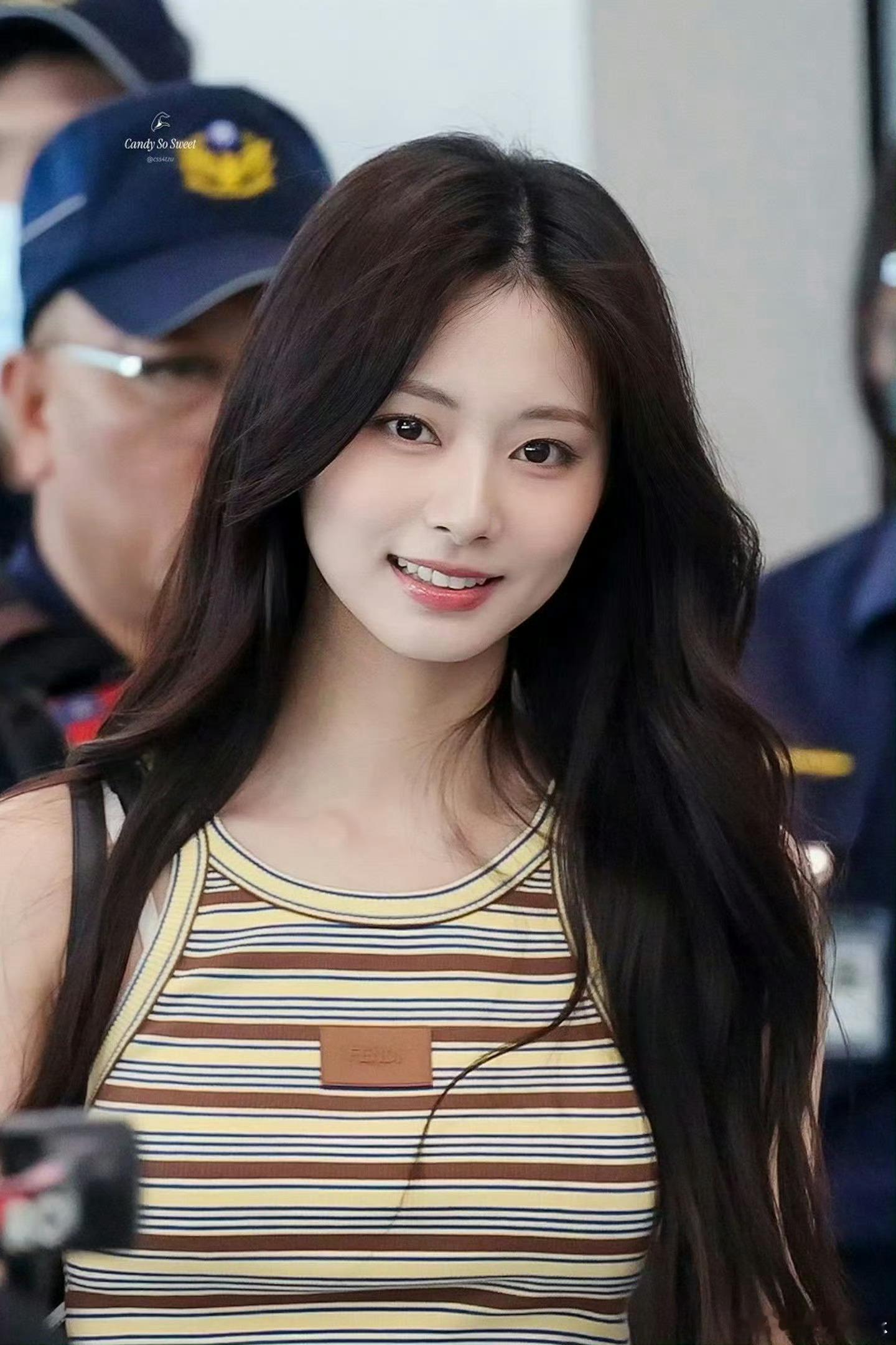 周子瑜不与JYP续约JYP股价一跌就知道急，官方赶紧出来说“还在协商阶段”。媒体