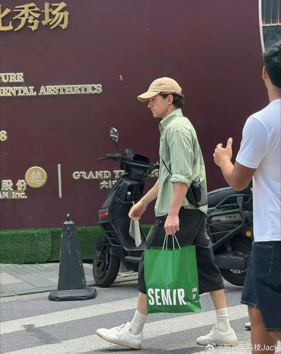 荷兰弟上海买森马国际明星一买，森马瞬间就高端起来了记得我小时候，班里有点小钱的才