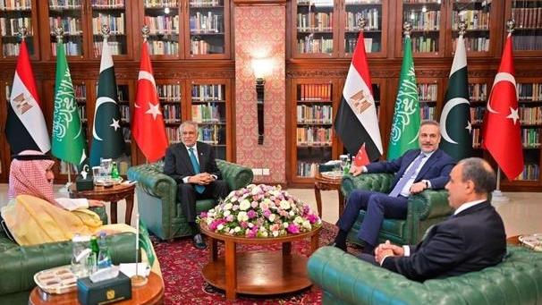 谁能镇住特朗普？巴调停失败是必然

巴基斯坦这次下场调停美伊，结果尴尬出局，其实