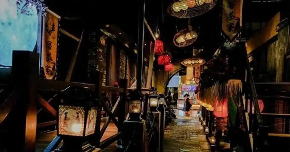 古人不是不想熬夜，宋朝以前晚上八九点就睡，完全是被逼的！

如今晚上十一点点一份