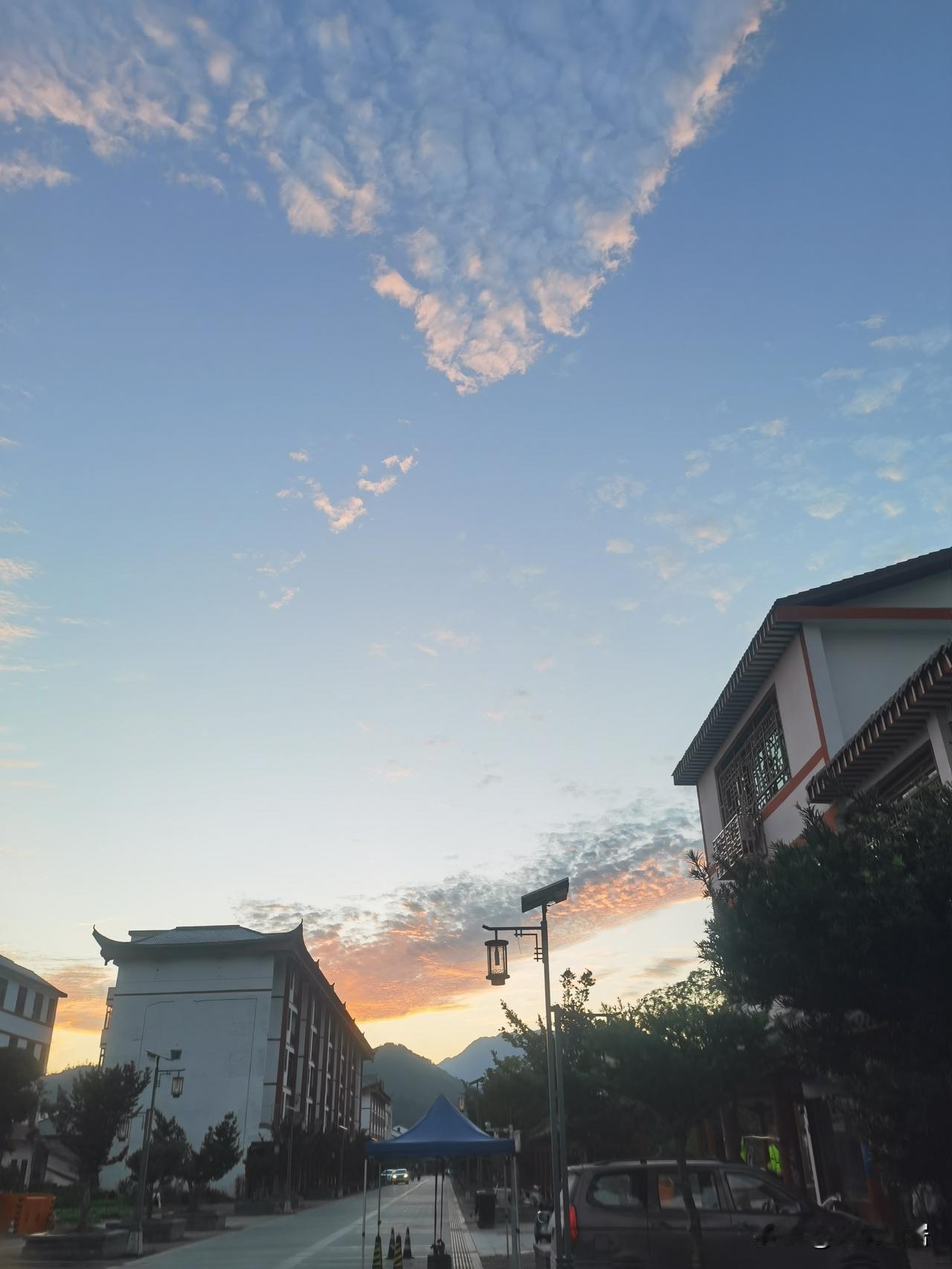 大A今天涨停板比较多。
稳定下来是第一步，下周大A将迎来非常大的变化。
向上突破