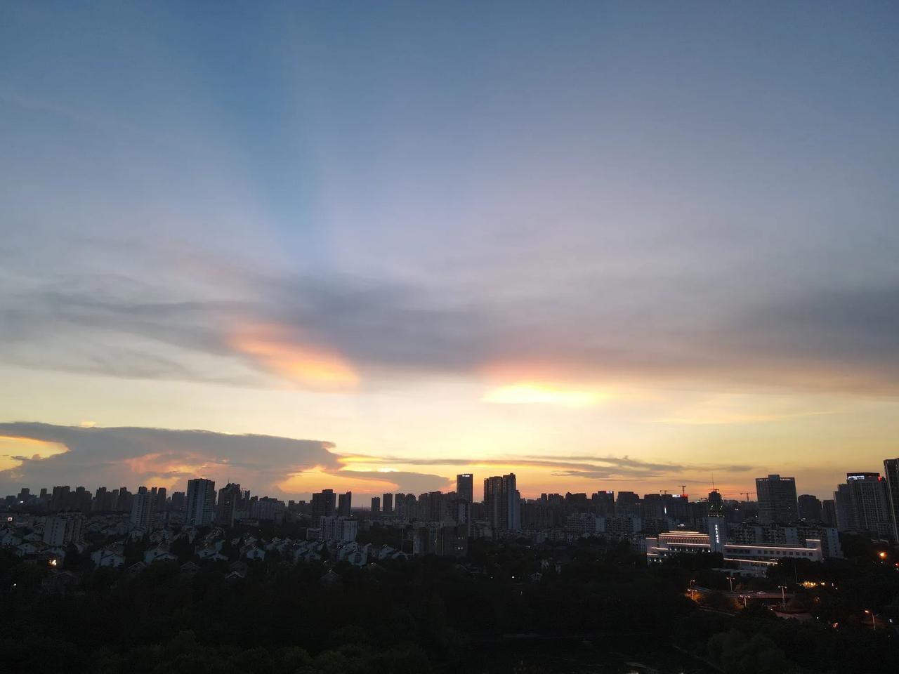 分享一下您随手拍下的落日晚霞