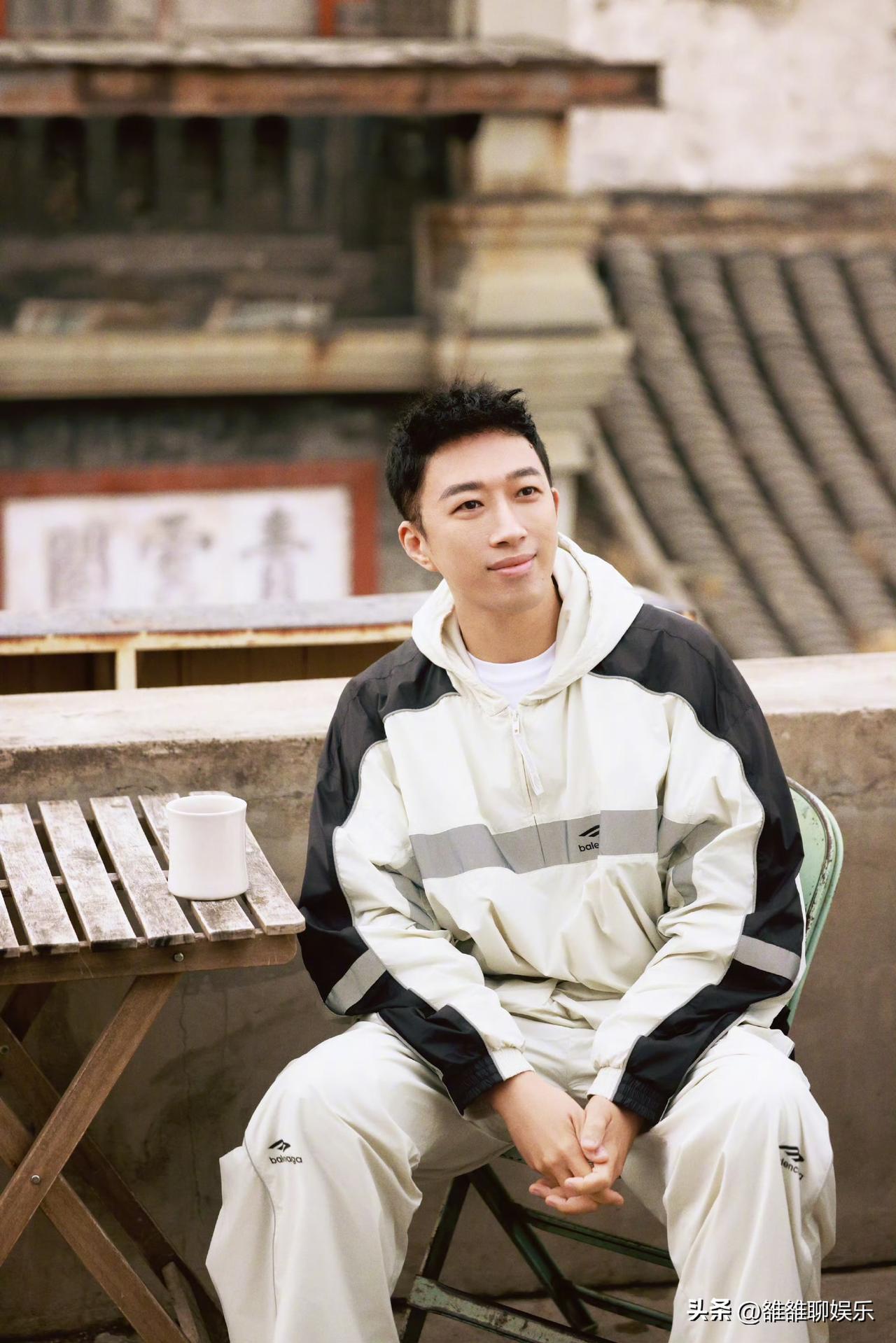 于正，深夜连发两条微博，难掩激动。

3月5日凌晨刚到，于正则在微博，连发两条动