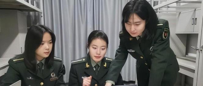 在云南的一个小山村里，有个女孩的故事让人感动。她叫李盈，是一个平凡的云南姑娘，却
