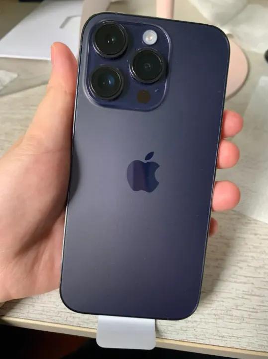 我把年初买的iPhone 14 Pro卖了6700，换成MIX Fold 3，体