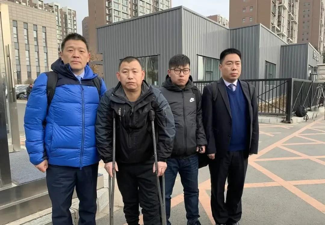 23年，4次死缓，468万赔偿。金哲红走出法院时，说的话不是“我赢了”，而是“只